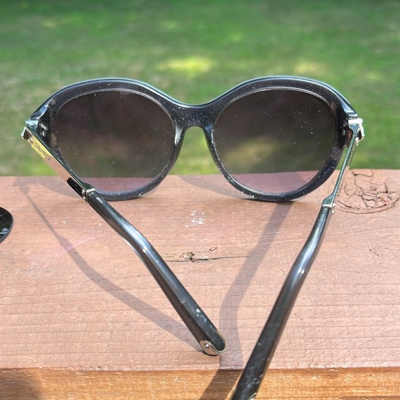 Louis Vuitton (women’s) sunglasses - Picture 7 of 8